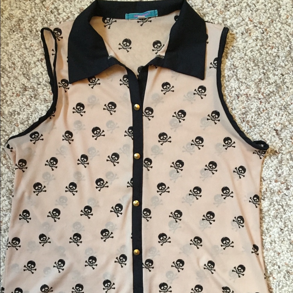 Skull and cross bones top